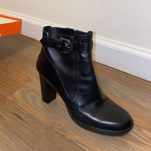 Tod’s Black heeled ankle boots - Picture 2 of 8